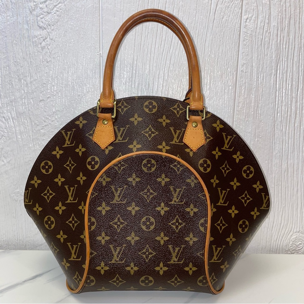 Louis Vuitton Ellipse Monogram Handbag!!